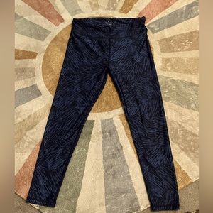 CottonOn body size M brand new navy w blue print 7/8crop leggings! W key pocket